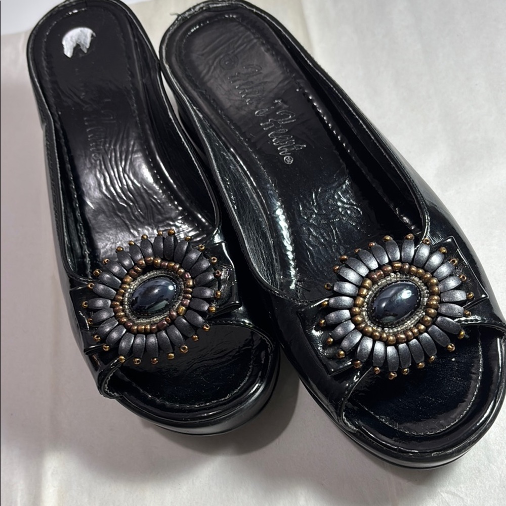 Helen’s Heart brand platform sandal Size 10